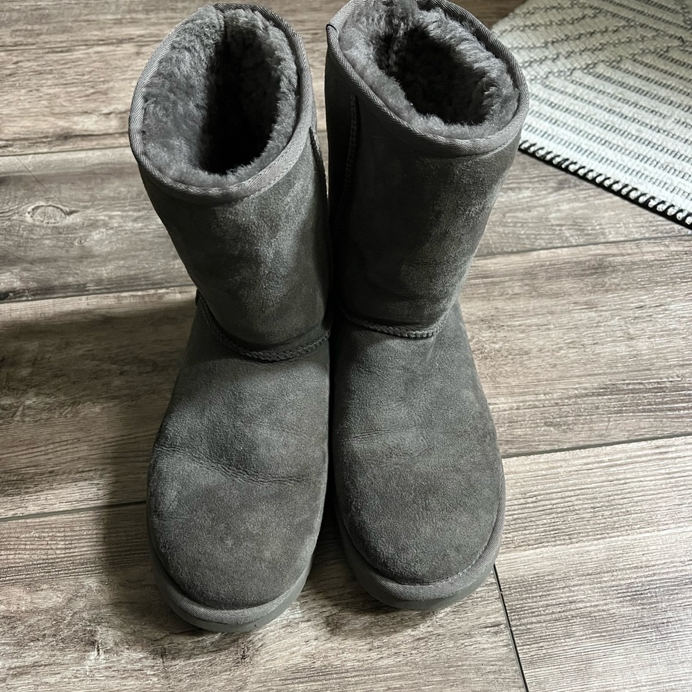 Women’s grey Ugg boots